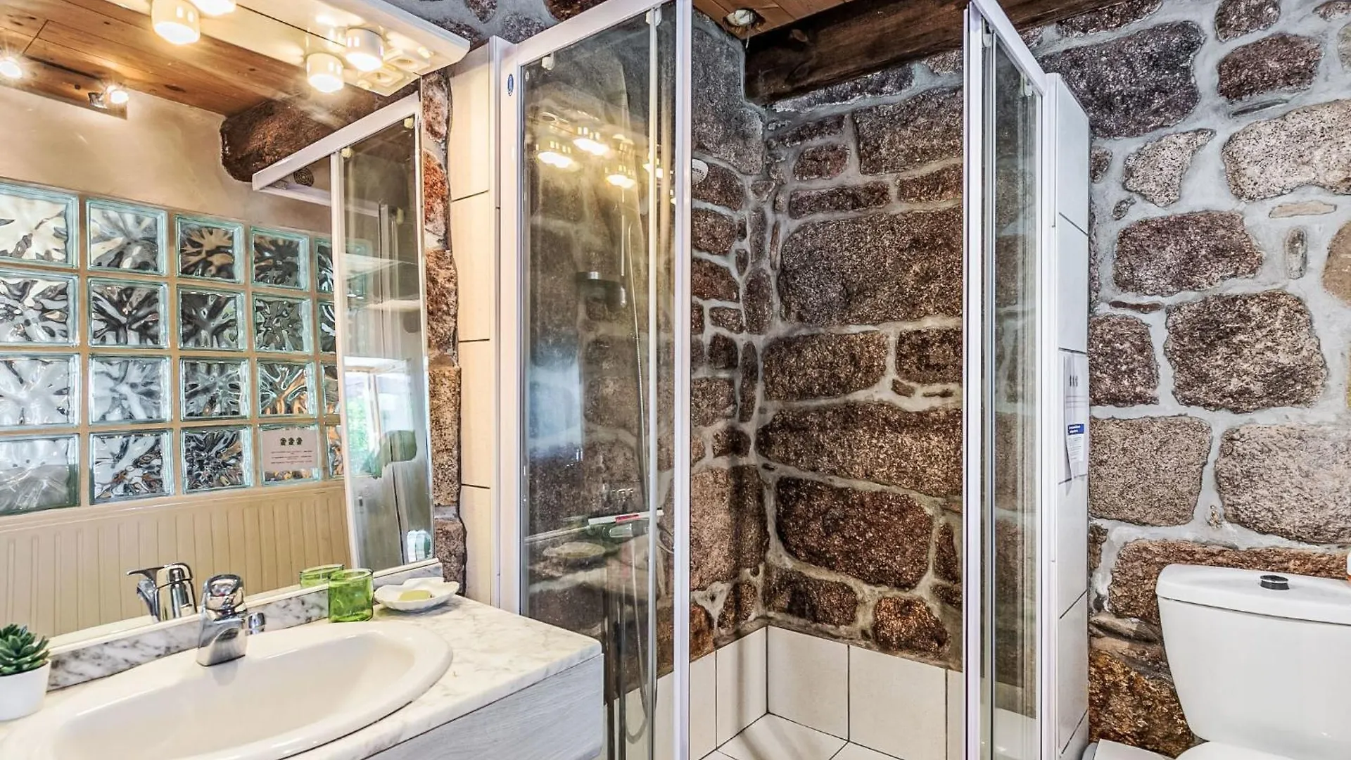 Trégunc Holiday Home Ty-2-Go By Interhome